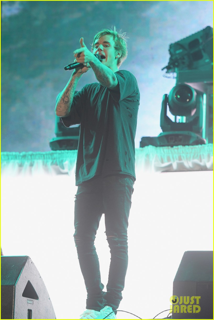 justin bieber performs new years eve show in miami 04