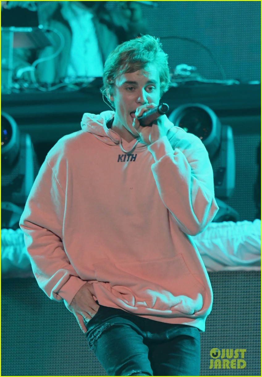 justin bieber performs new years eve show in miami 05