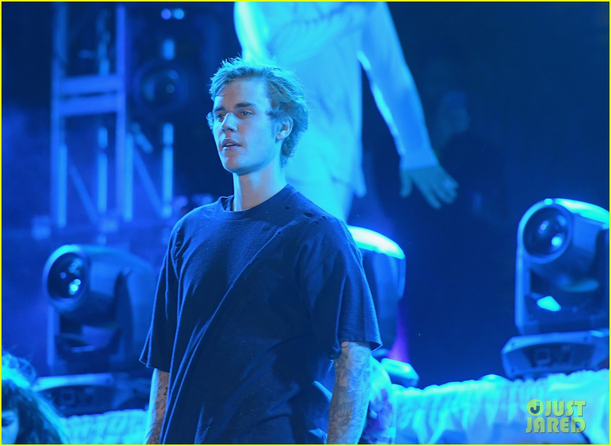 justin bieber performs new years eve show in miami 07