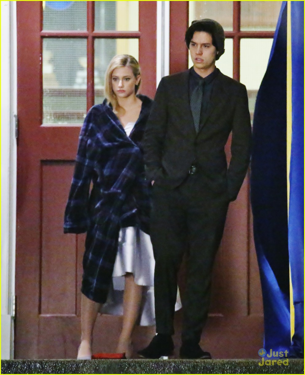 cole sprouse lili reinhart dish riverdale new promos 02