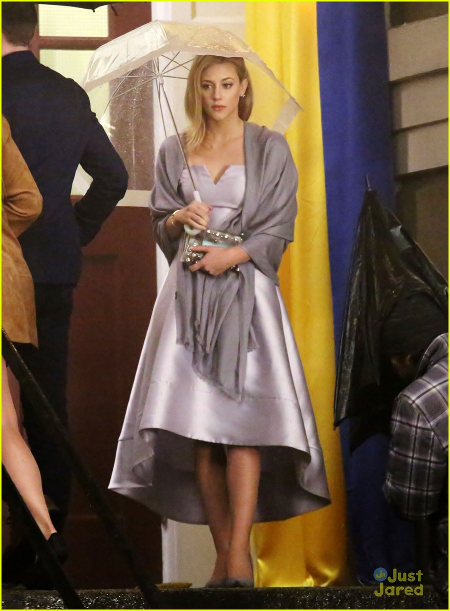 cole sprouse lili reinhart dish riverdale new promos 06