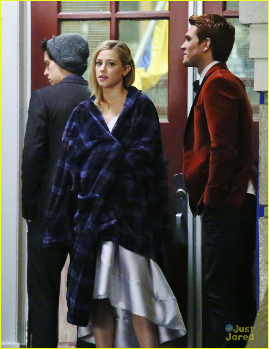 cole sprouse lili reinhart dish riverdale new promos 10