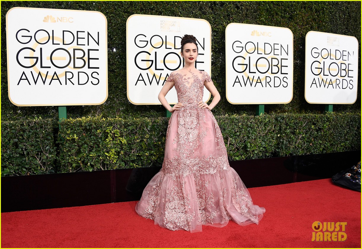 lily collins golden globes 2017 04