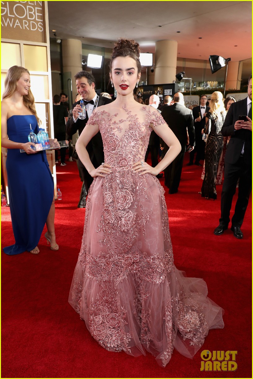 lily collins golden globes 2017 07