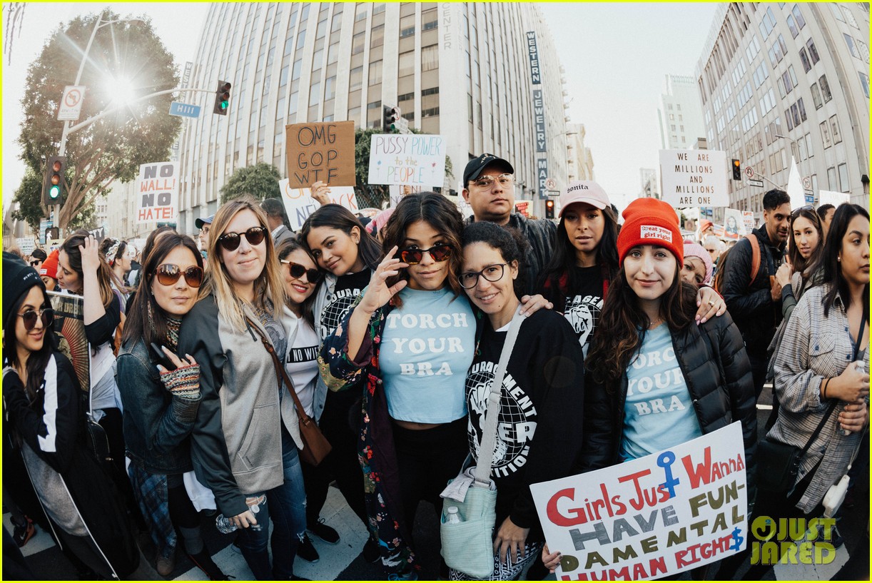 miley cyrus gina rodriguez and barbra streisand stand together at womens march 14