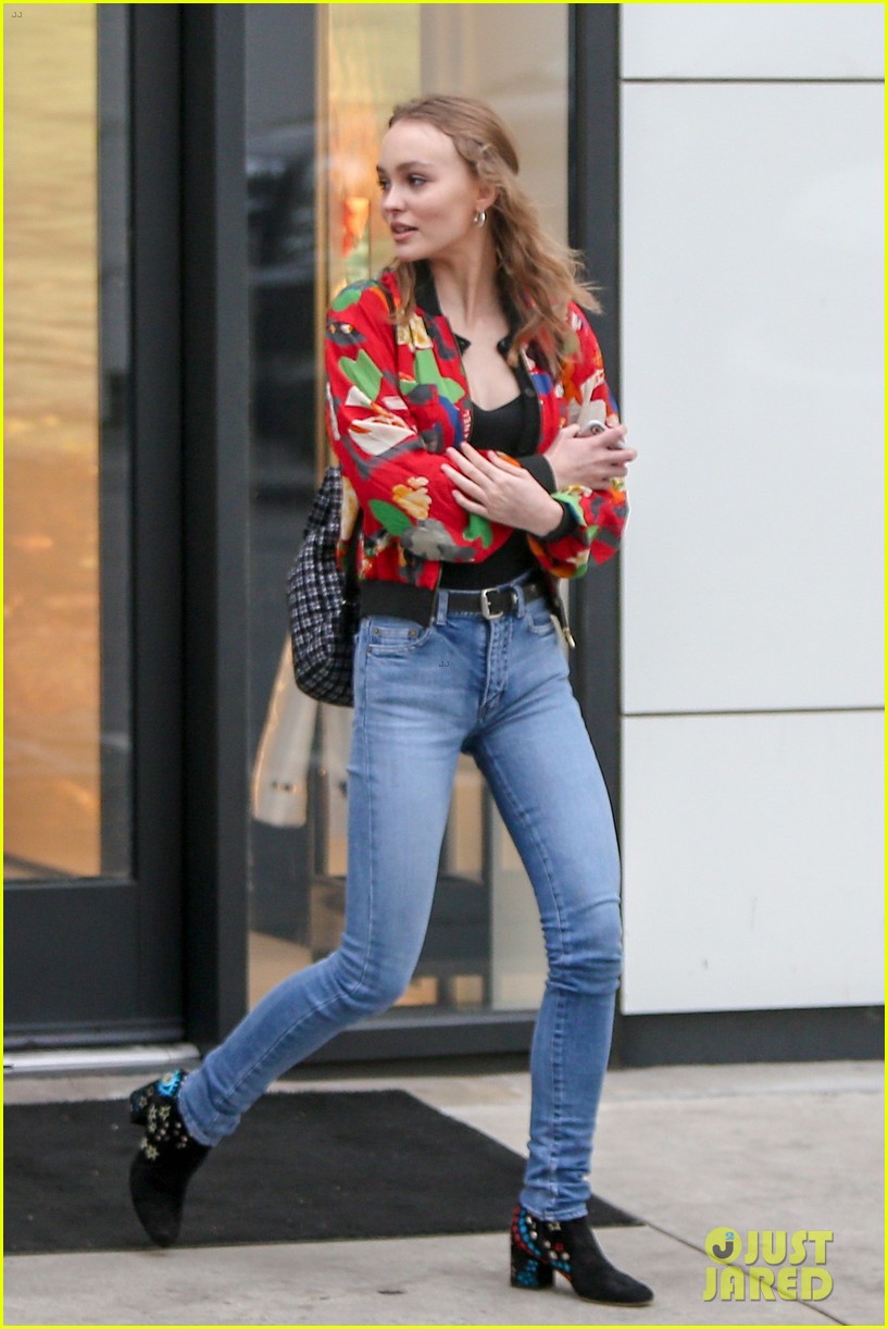 lily rose depp spends the afternoon with boyfriend ash 04