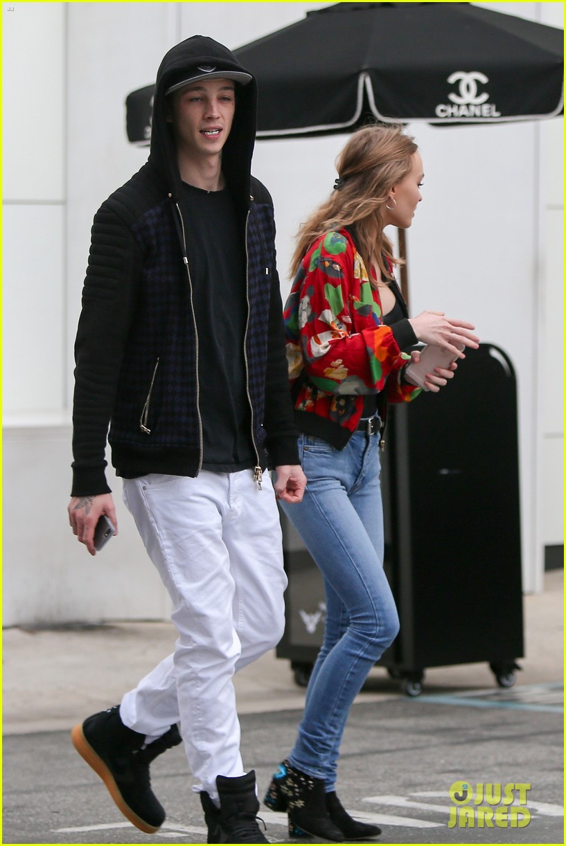lily rose depp spends the afternoon with boyfriend ash 15