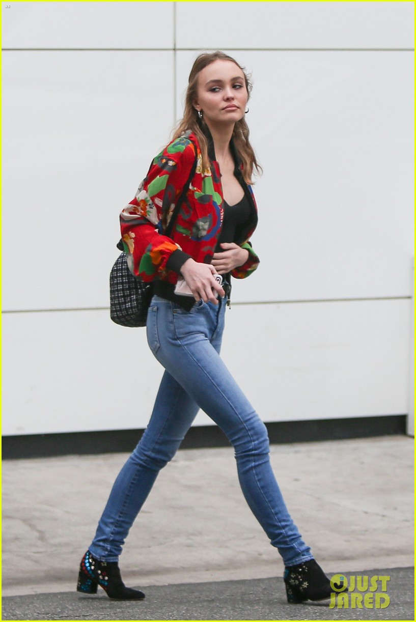 lily rose depp spends the afternoon with boyfriend ash 17