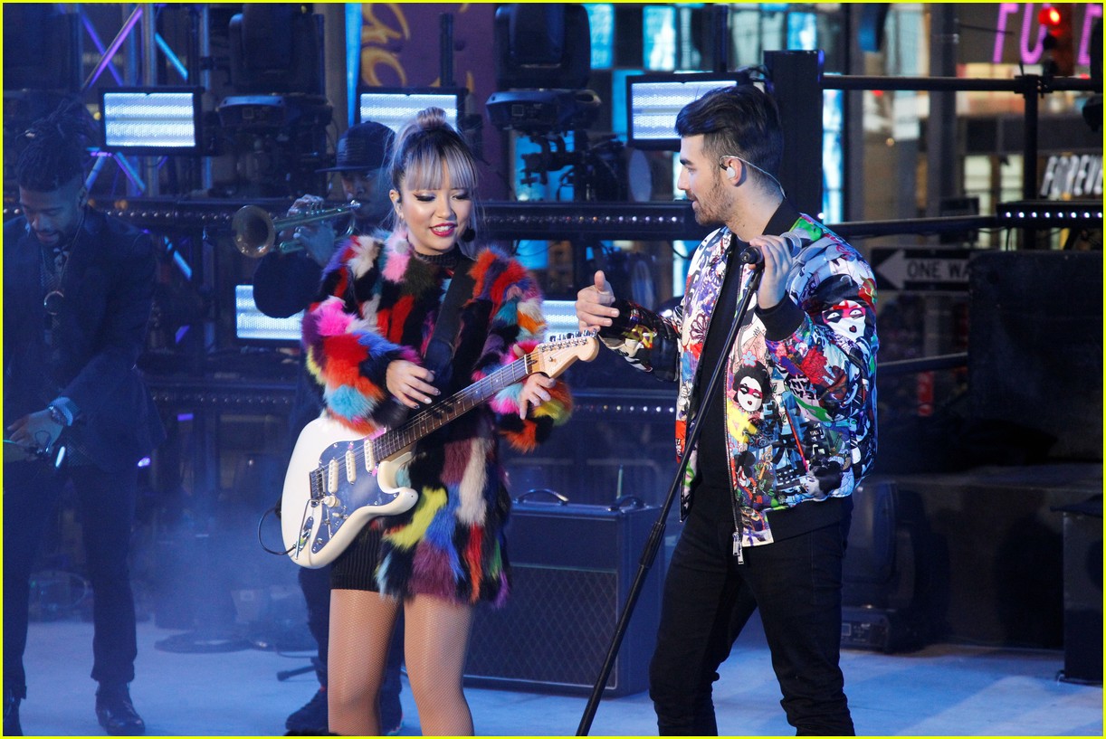 dnce new years eve times square 07