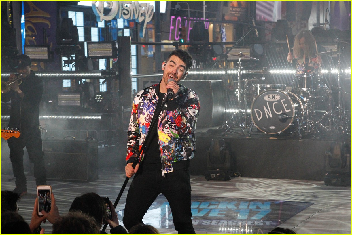 dnce new years eve times square 09