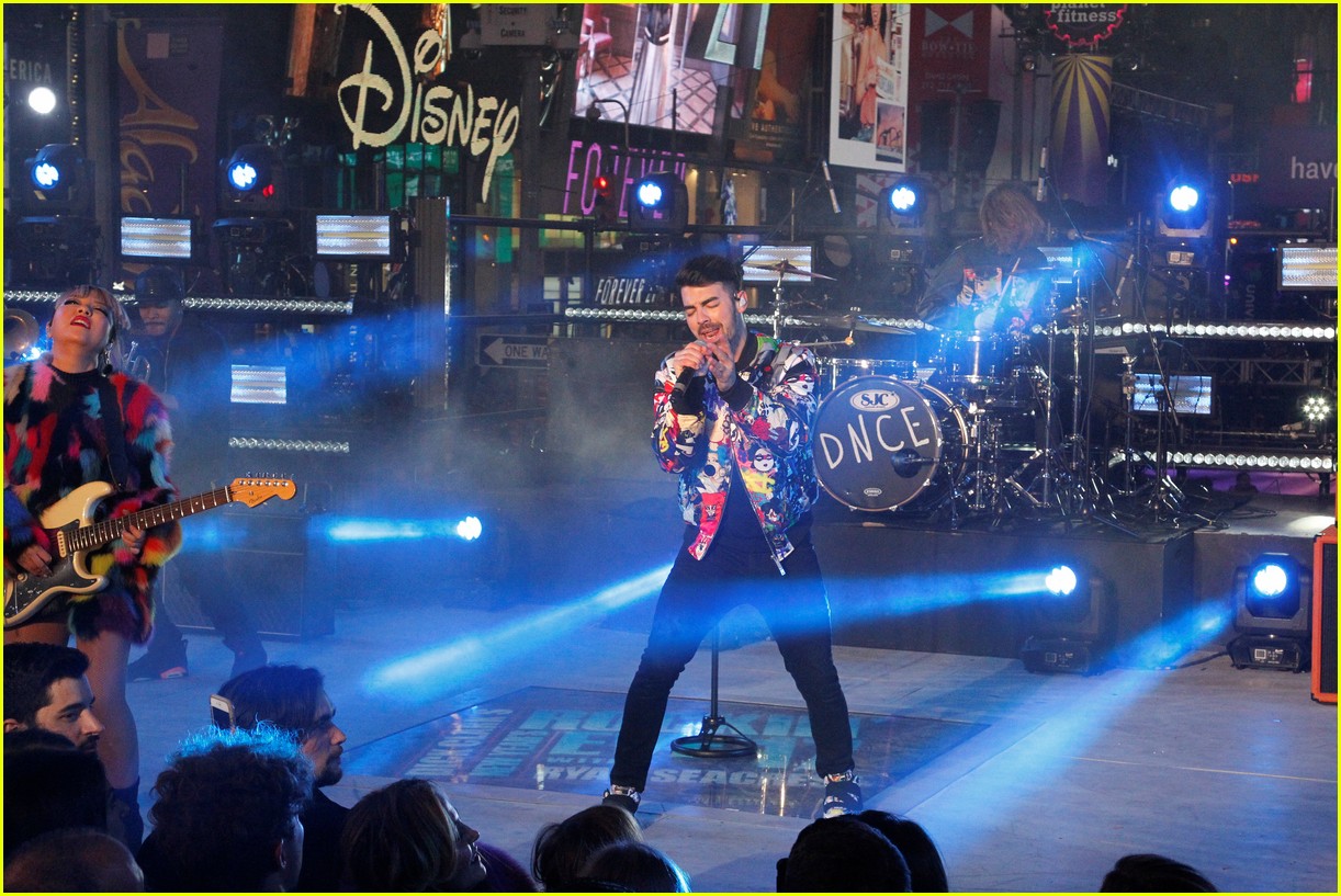 dnce new years eve times square 14