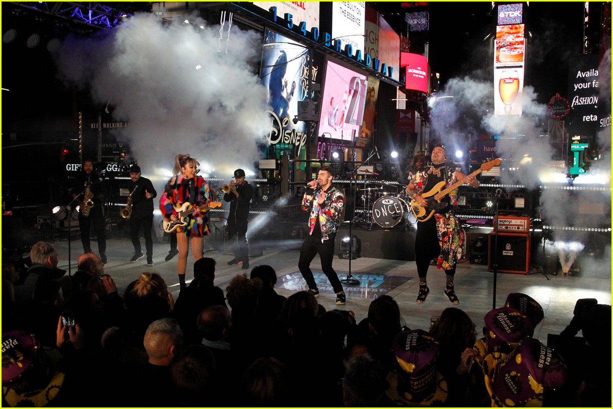 dnce new years eve times square 17