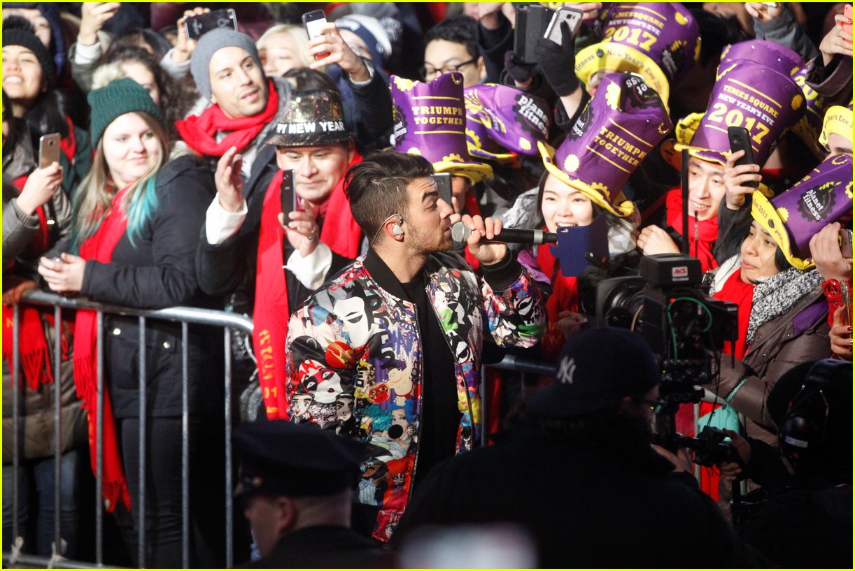 dnce new years eve times square 18