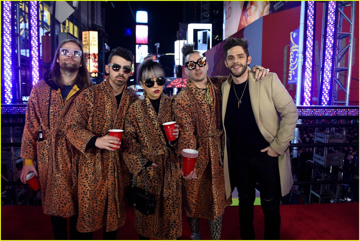 dnce new years eve times square 23