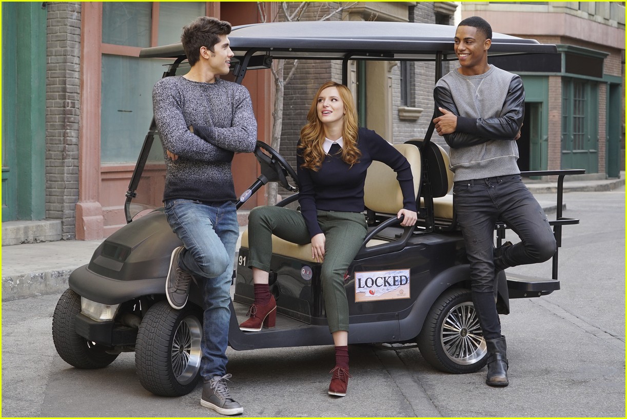 famous in love cast photos poster 01