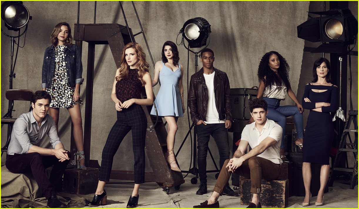 famous in love cast photos poster 03