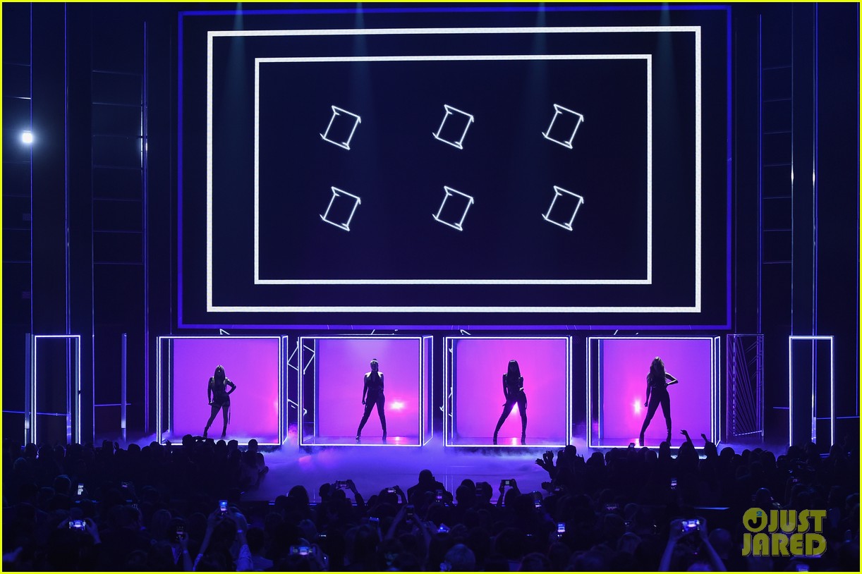 fifth harmony performs without camila cabello for the first time at peoples choice awards 05