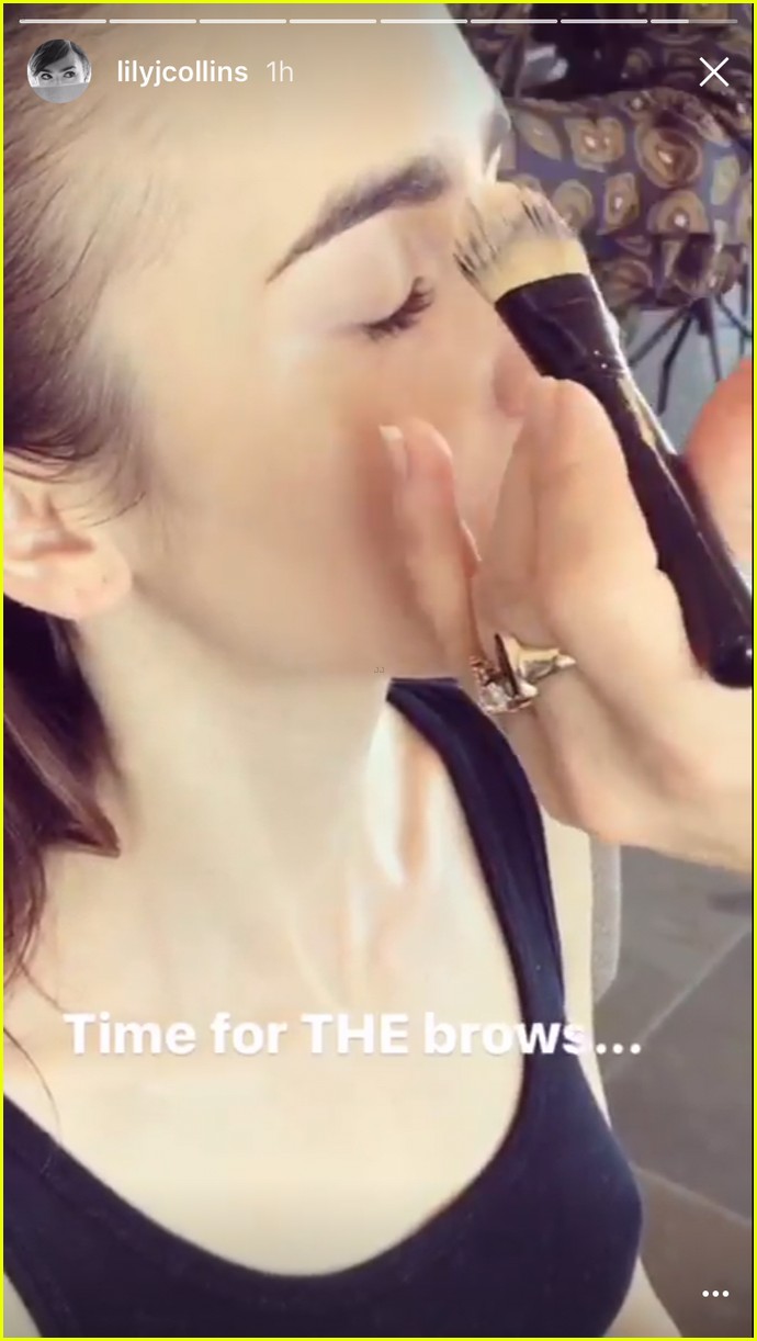 lily collins gina rodriguez getting ready for globes 04