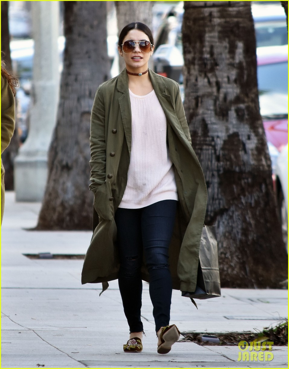 vanessa hudgens spends afternoon shopping with stella 01