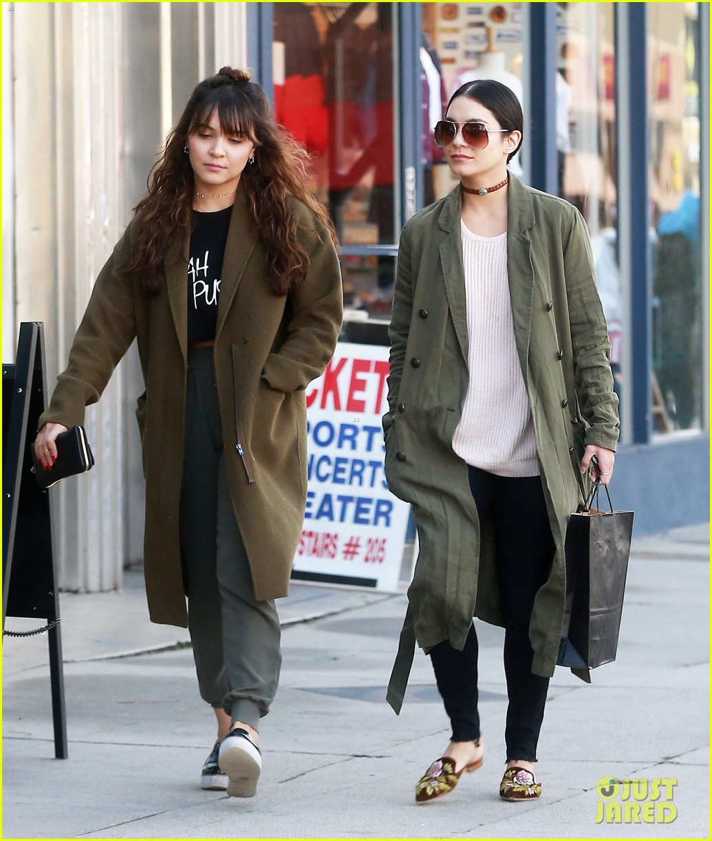 vanessa hudgens spends afternoon shopping with stella 05