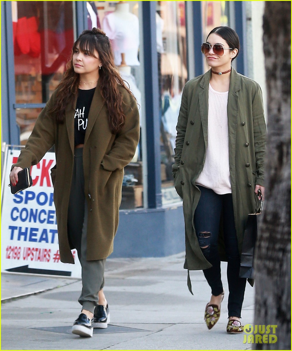 vanessa hudgens spends afternoon shopping with stella 06