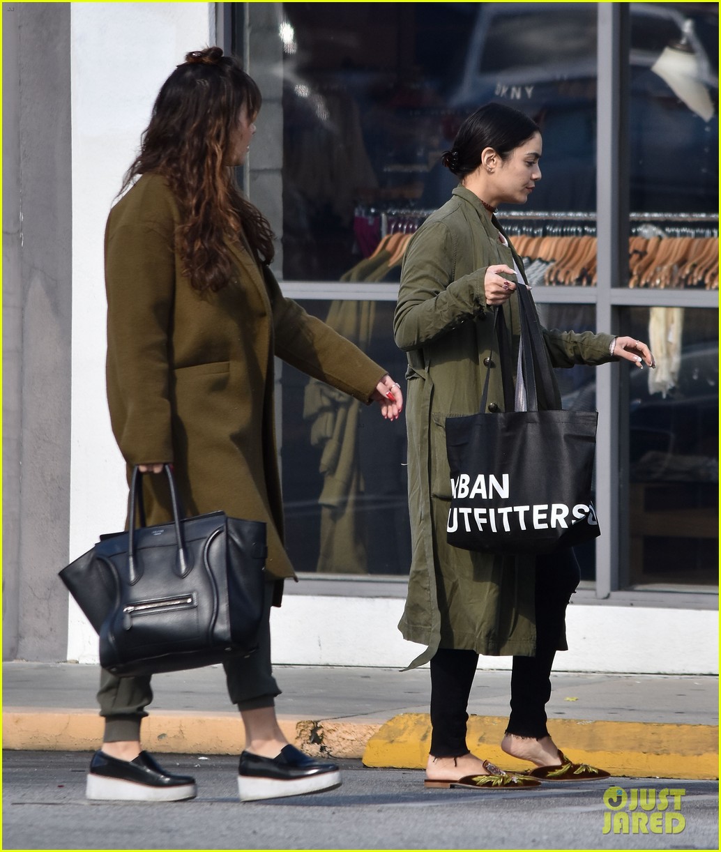 vanessa hudgens spends afternoon shopping with stella 10