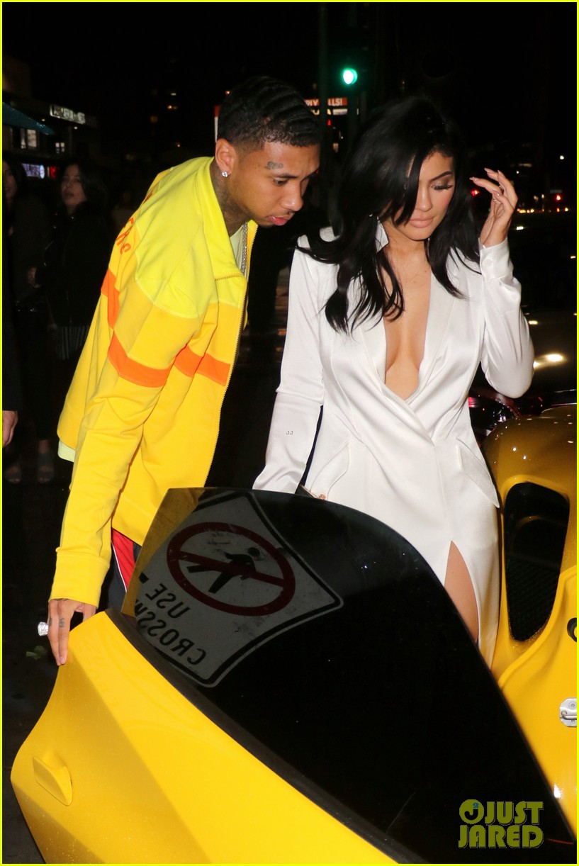 kylie jenner looks sexy on date night with tyga 01
