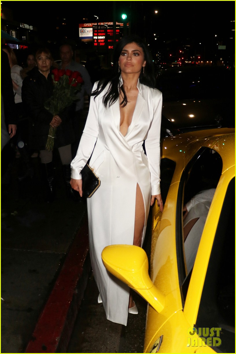kylie jenner looks sexy on date night with tyga 03