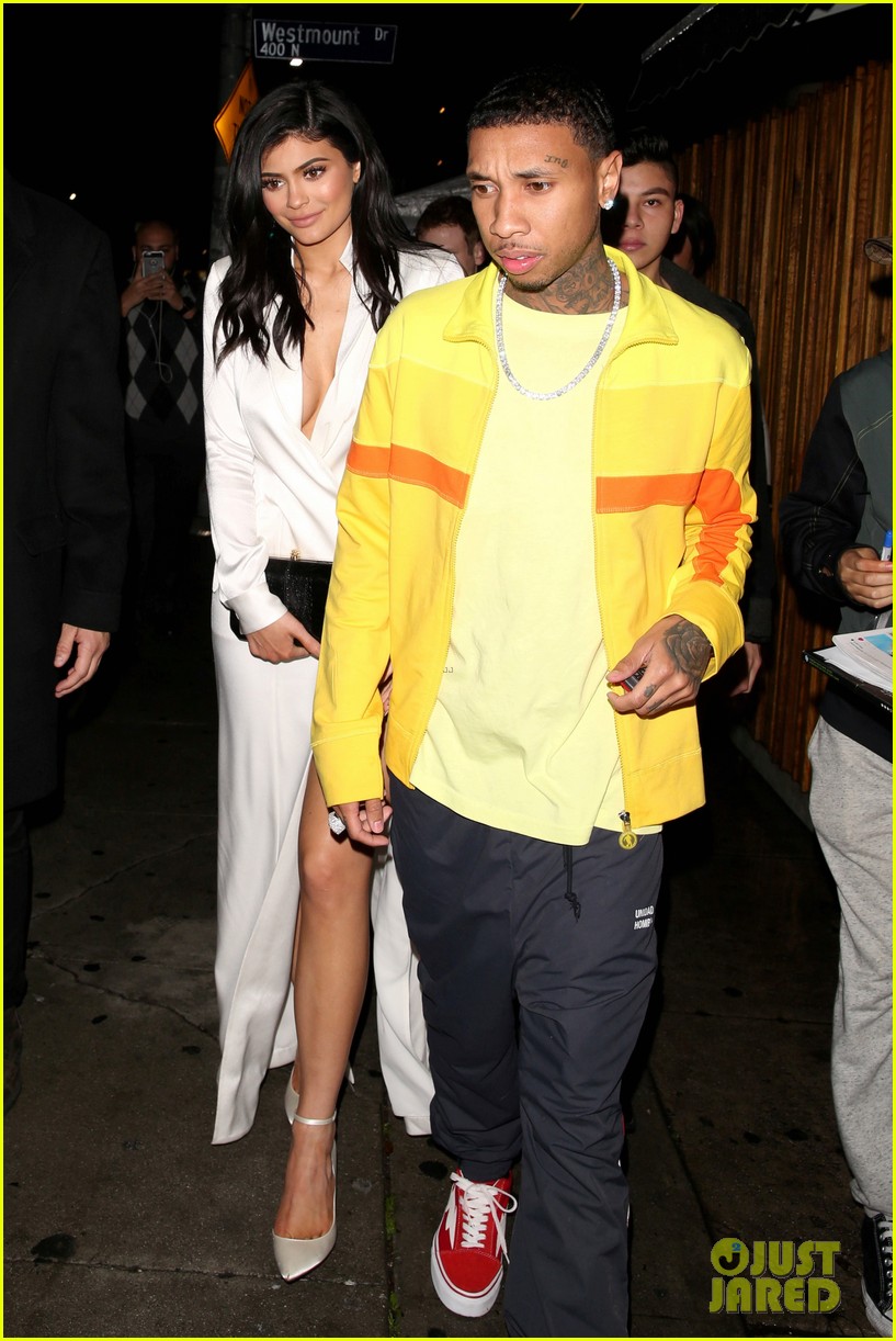 kylie jenner looks sexy on date night with tyga 04