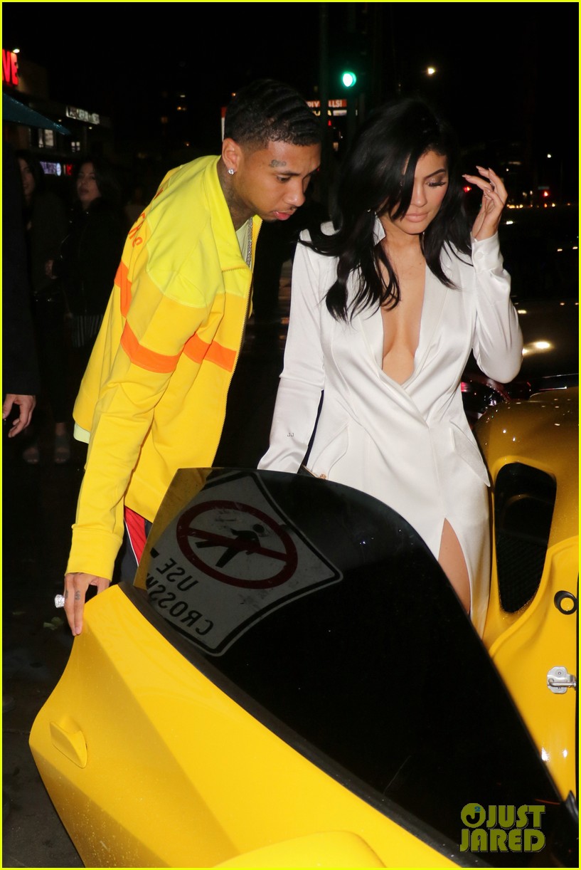 kylie jenner looks sexy on date night with tyga 09