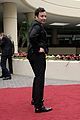 jimmy fallon rolls out the red carpet for the golden globes 09