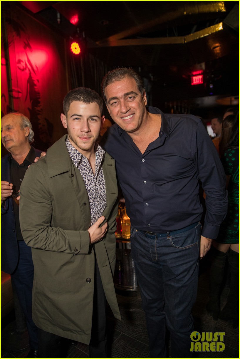 nick jonas suits up for obamas star studded final white house party 01