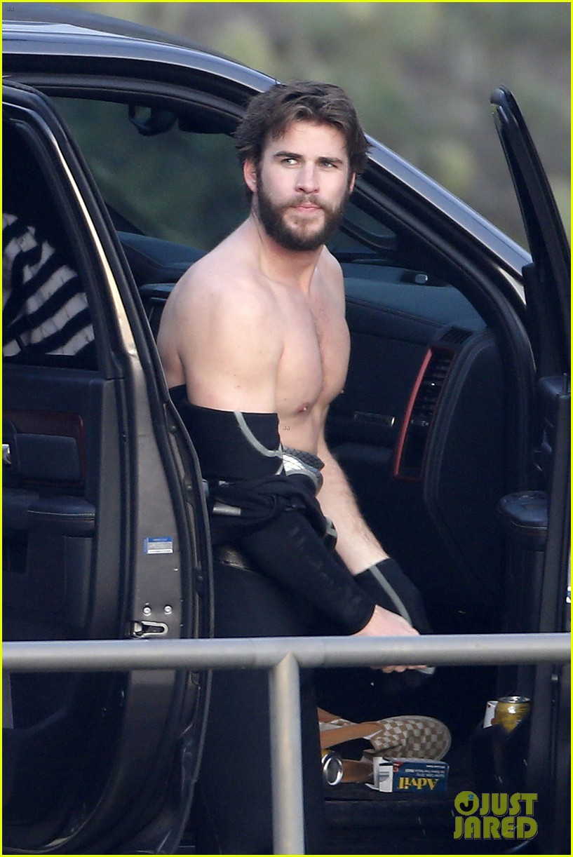 miley cyrus liam hemsworth meet for dinner after surfing session 03