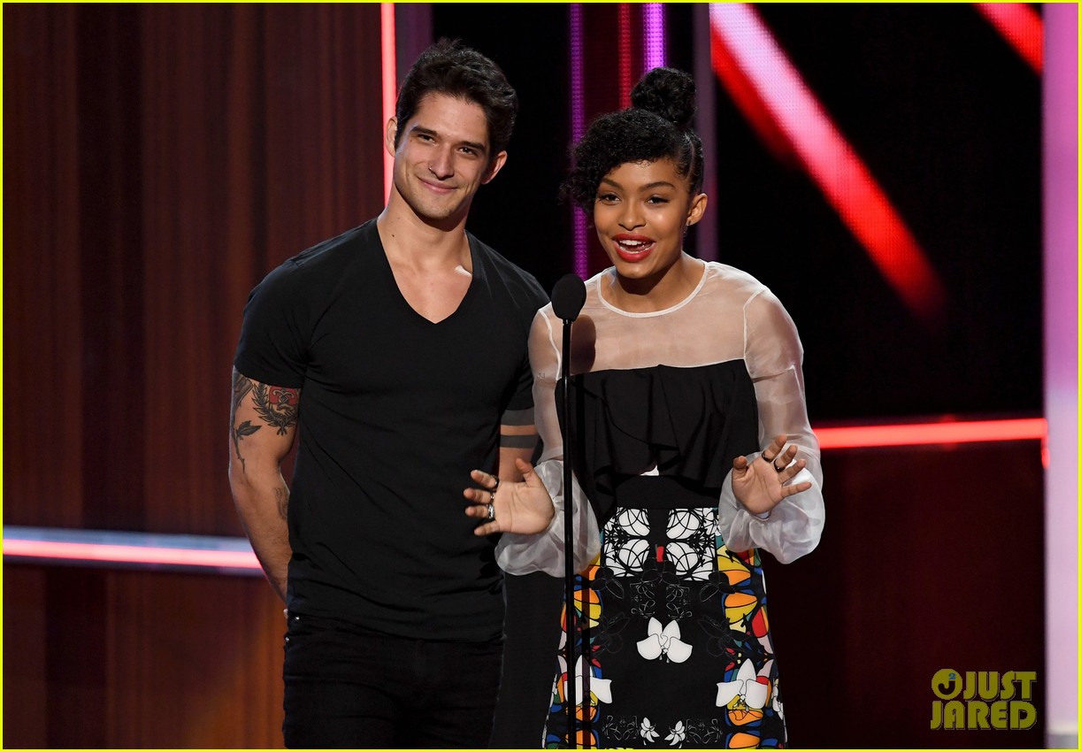 tyler posey presents at pcas after leaked video 03