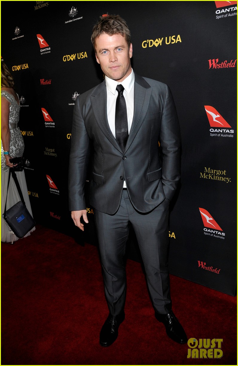 dominic purcell brenton thwaites more suit up for gday black tie gala 02