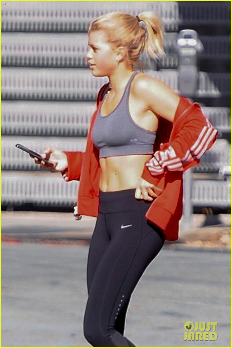 sofia richie shows off her toned abs after a workout 03