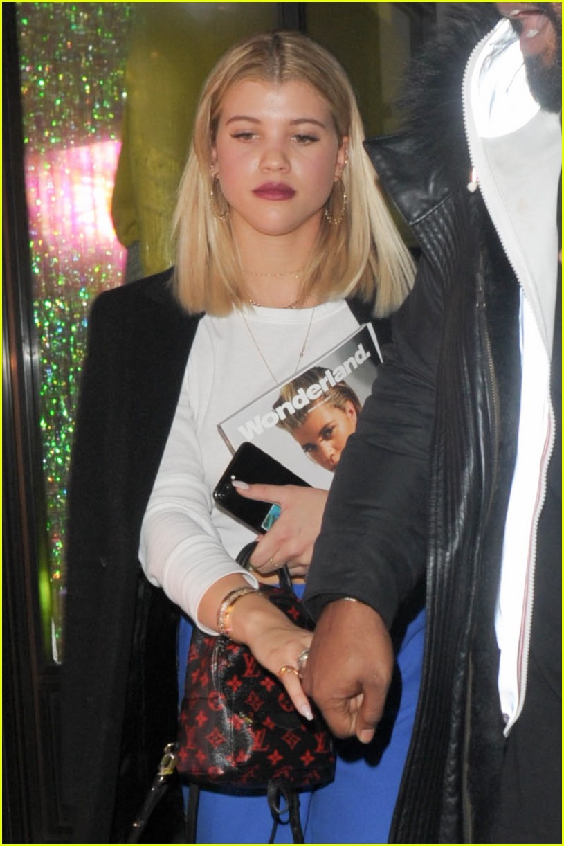 sofia richie held at airport london arrival 04