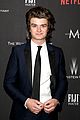 stranger things party netflix 2017 globes 02