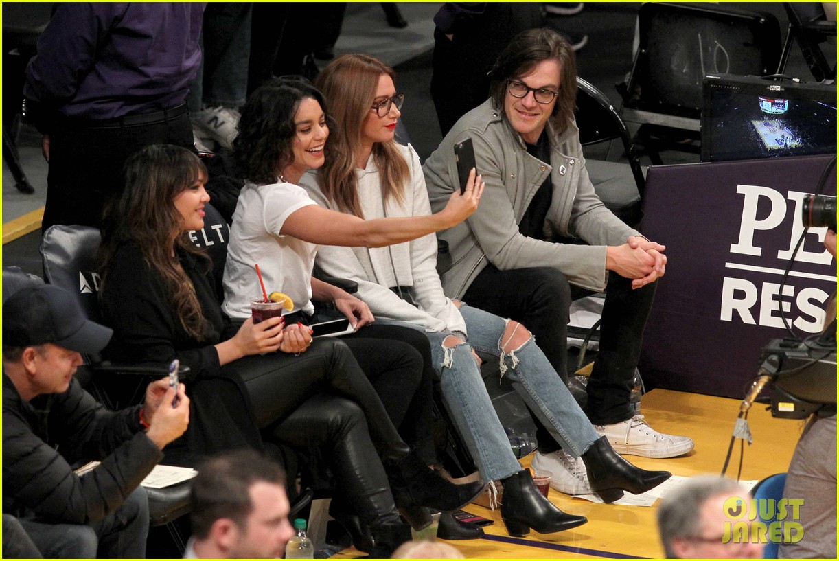 ashley tisdale vanessa hudgens bff lakers date 09
