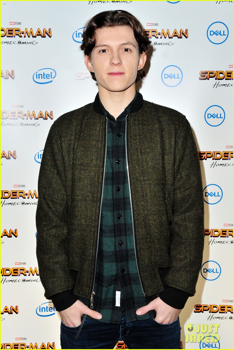 tom holland dell spider man suit 03