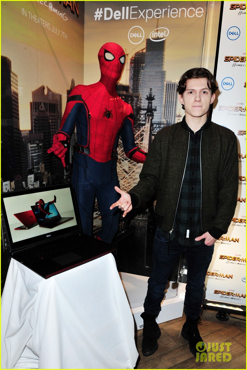 tom holland dell spider man suit 08