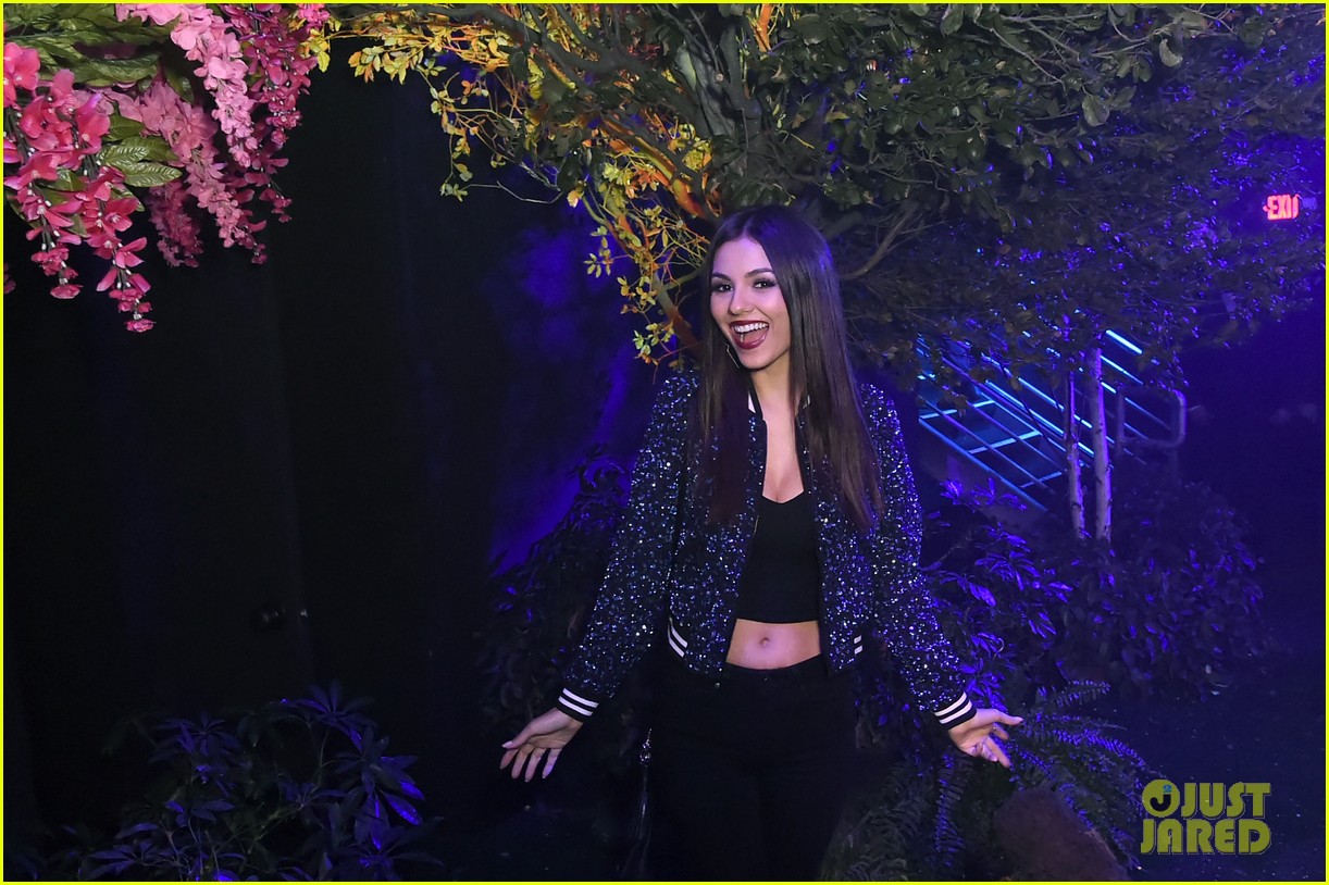 victoria justice reeve carney meredith teala sony event 07