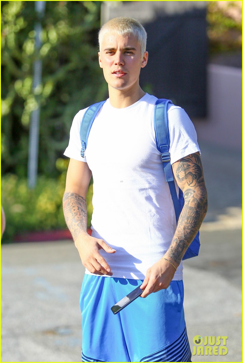 justin bieber heads out on a pre birthday hike 02