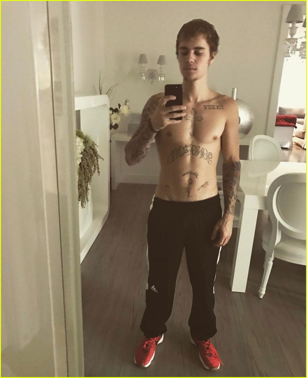 justin bieber shares new shirtless pic shows off calvins 04