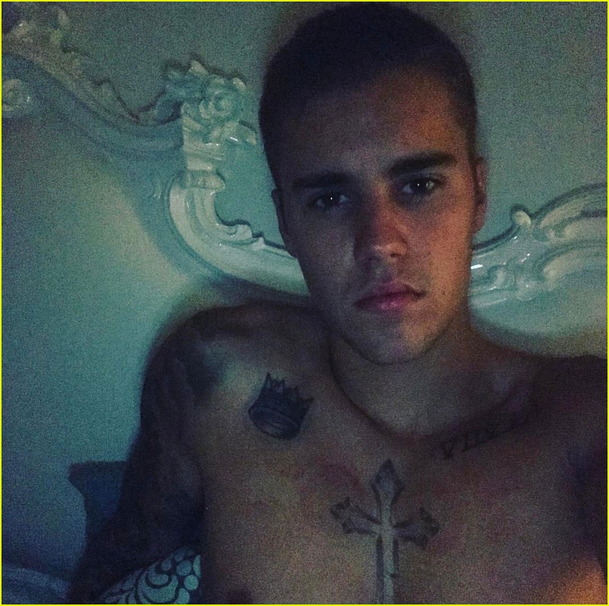 justin bieber shares new shirtless pic shows off calvins 06