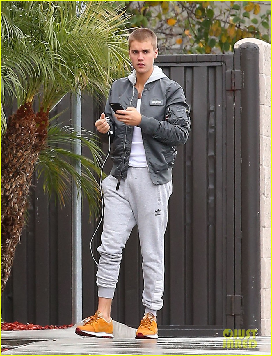justin bieber joins pick up basketball game on venice beach 10