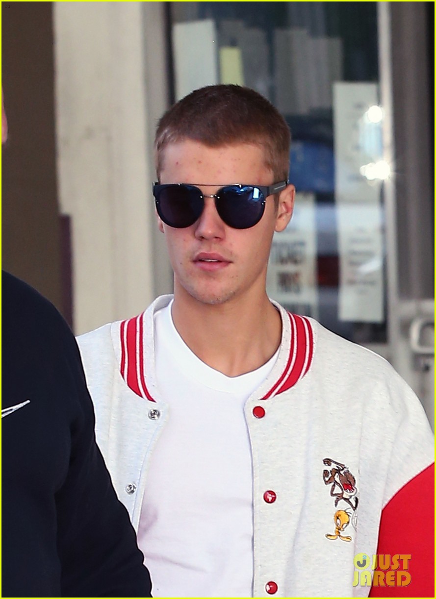 justin bieber joins pick up basketball game on venice beach 15