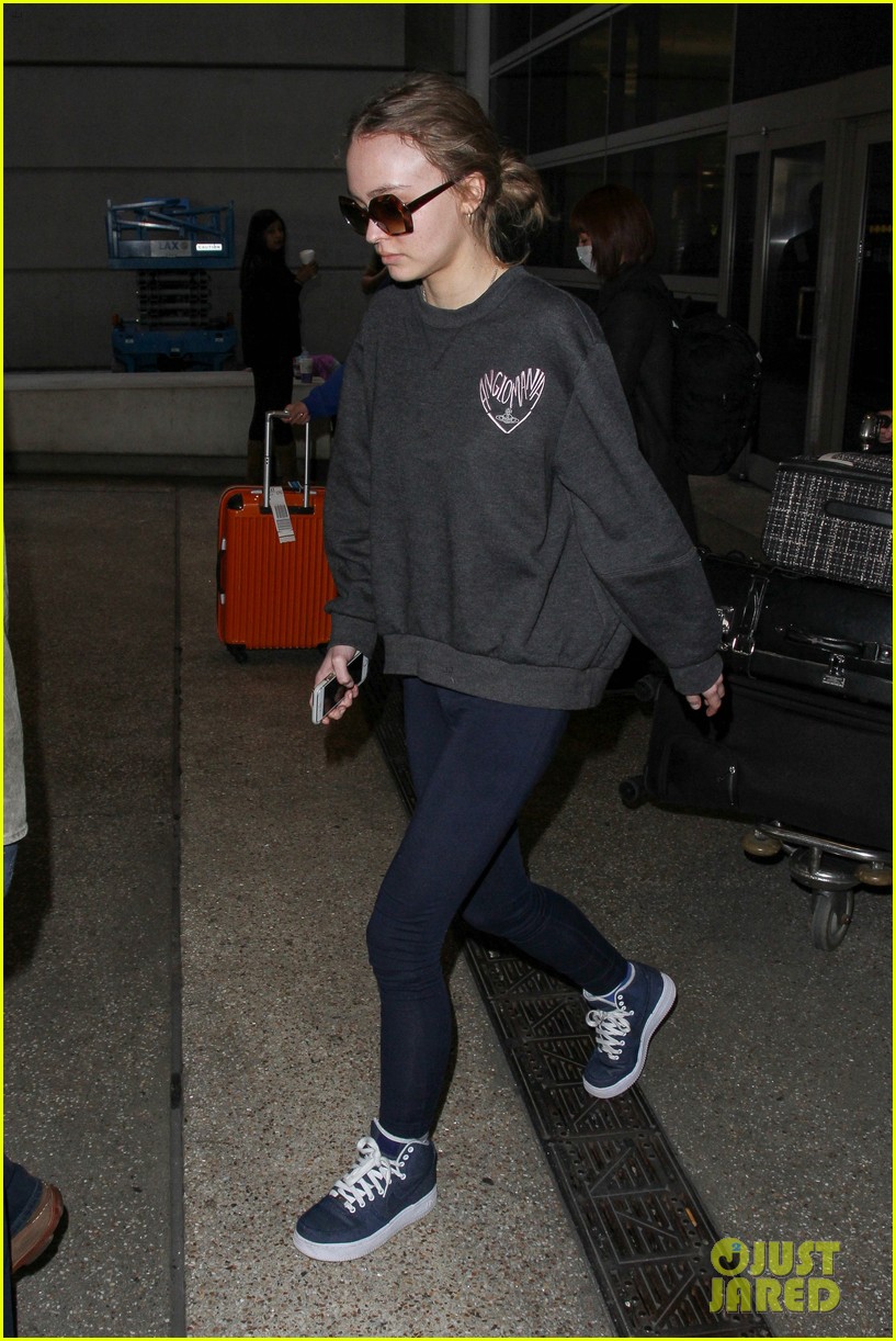 lily rose depp keeps a low profile arriving at lax 03