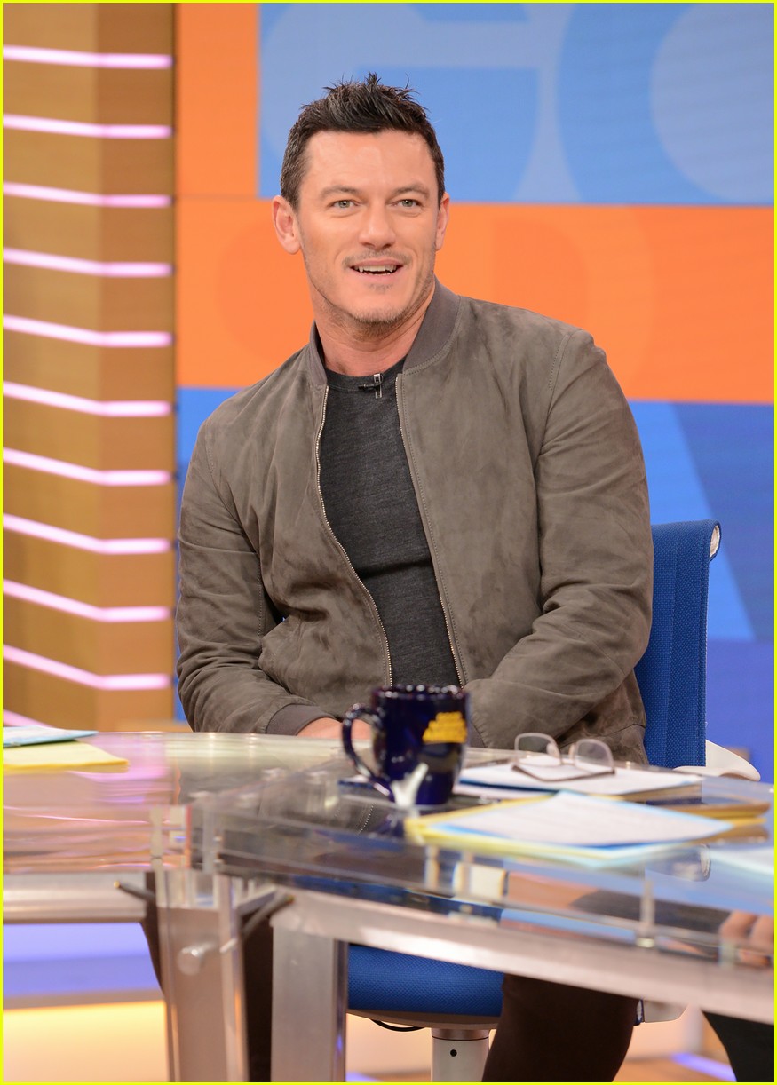 luke evans debuts gaston clip from beauty and the beast 02