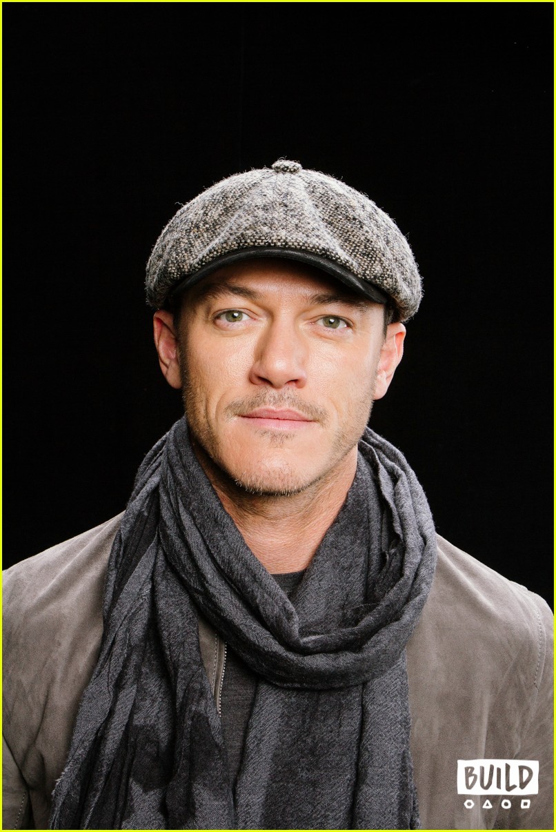 luke evans debuts gaston clip from beauty and the beast 04